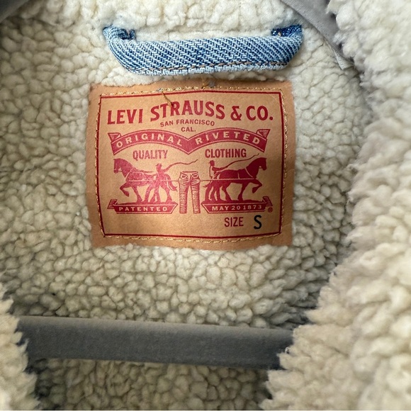 Levi’s Original Sherpa Trucker Denim Jacket - Picture 3 of 7